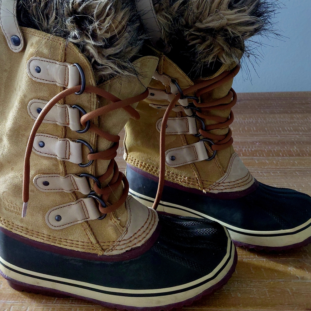 Sorel Joan of Artic Boots Faux FUR Tan WATERPROOF Size 6